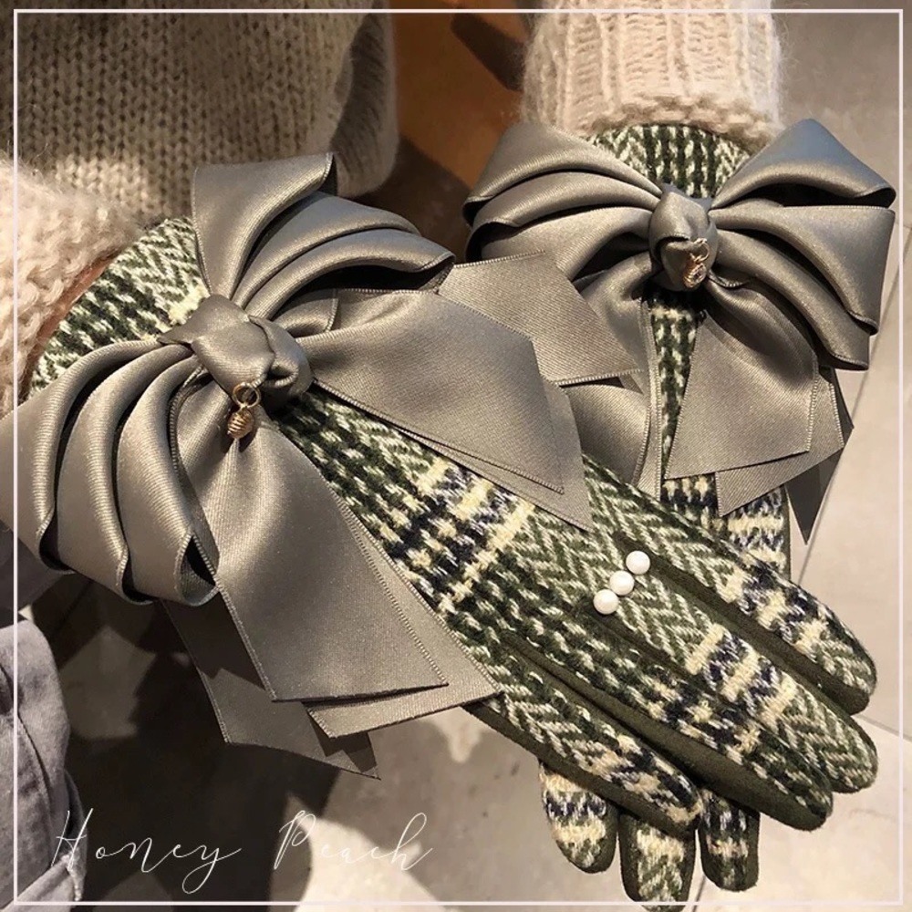 Ladies Fashionable Gloves